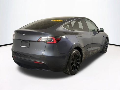 Used 2021 Tesla Model Y Long Range image 5