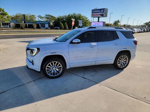 Used 2026 GMC Terrain Denali image 1