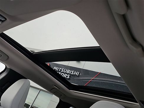 New 2026 Mitsubishi Outlander SE image 10