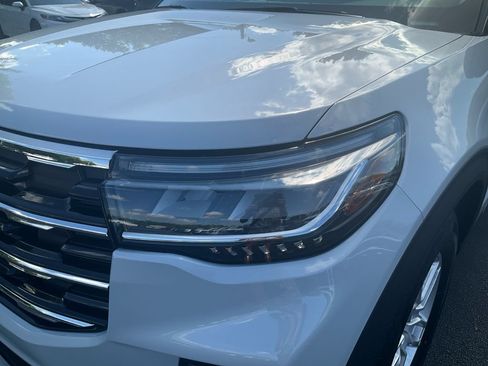 New 2026 Ford Explorer Active RWD image 9
