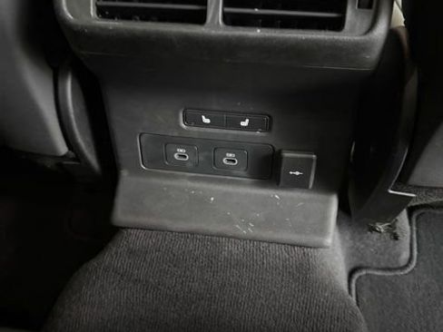 Used 2025 Land Rover Range Rover Velar Dynamic SE image 13