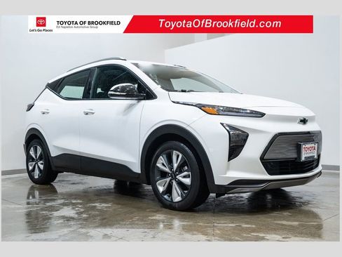 Used 2022 Chevrolet Bolt EUV LT w/ Convenience Package image 1