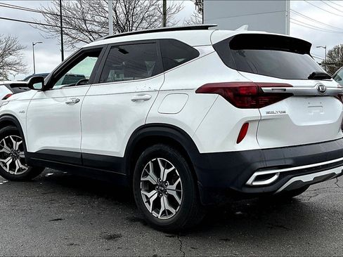 Used 2021 Kia Seltos EX image 3