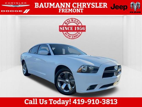 Used 2014 Dodge Charger SXT Plus RWD image 4
