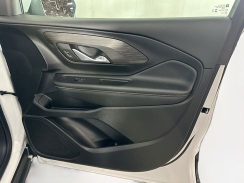 Used 2024 GMC Terrain SLE image 31