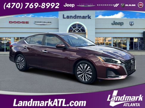 Used 2023 Nissan Altima 2.5 SV image 1