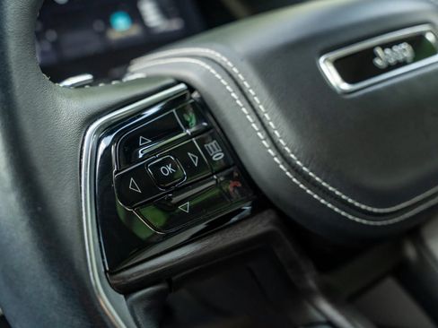 Used 2022 Jeep Grand Cherokee Overland AWD/4WD image 26