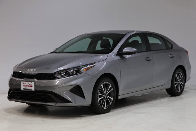 Used 2024 Kia Forte LXS FWD image 3
