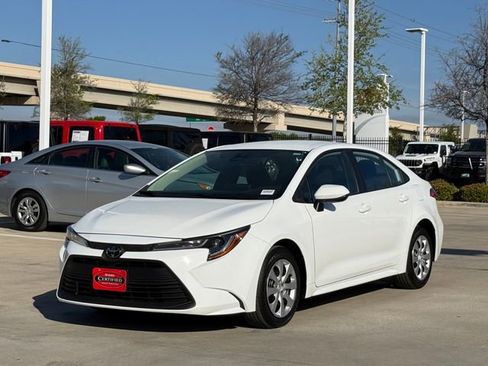 Used 2025 Toyota Corolla LE FWD image 8