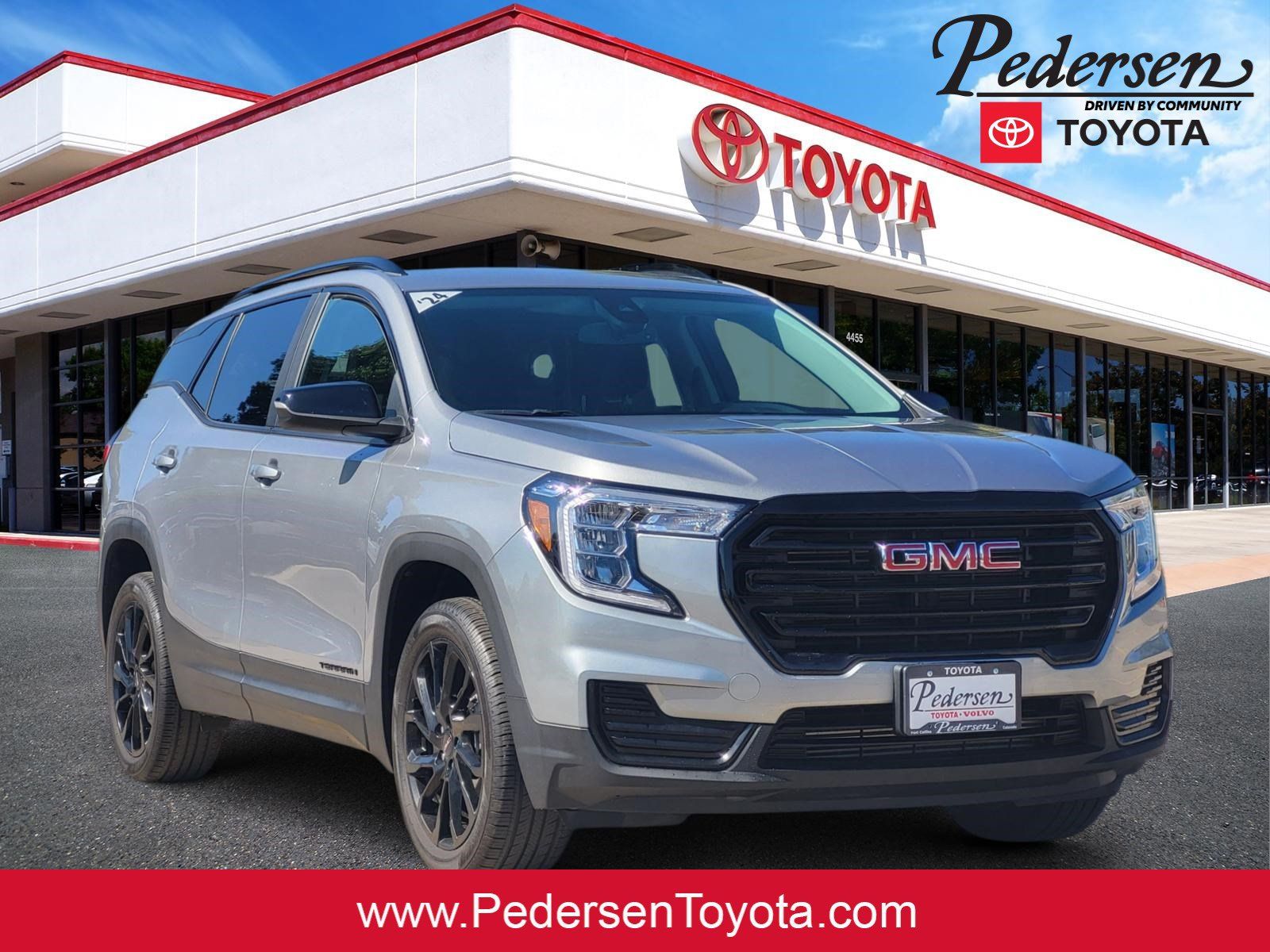 Used 2024 GMC Terrain SLE w/ Driver Convenience Package AWD/4WD image 1