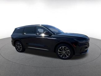 Used 2024 Lincoln Nautilus Premier video 2