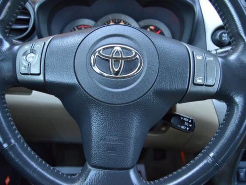 Used 2009 Toyota RAV4 Limited AWD/4WD image 18