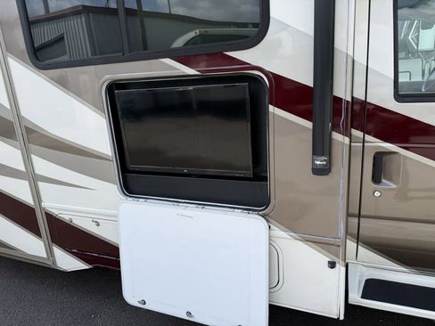 Used 2019 Ford E-450 and Econoline 450 Super Duty w/ Motorhome Prep Package RWD image 25