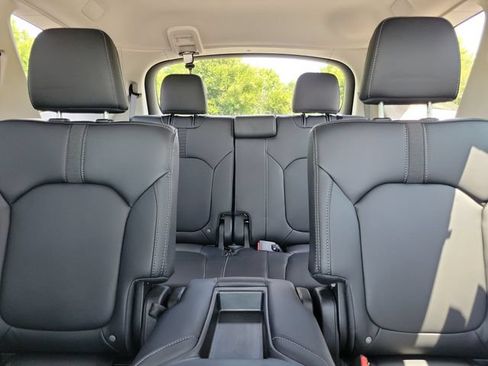 Used 2025 Honda Pilot Touring image 23