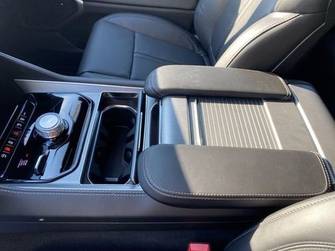 New 2026 Jeep Grand Wagoneer Limited w/ 8-Passenger Seating Package AWD/4WD image 17