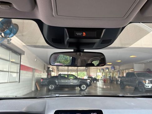 Used 2025 Nissan Rogue SV FWD image 17