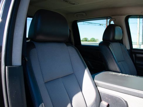 Used 2017 Nissan Titan S image 35