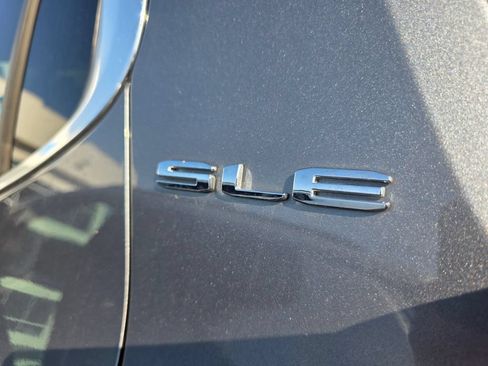 Used 2021 GMC Acadia SLE w/ Driver Convenience Package FWD image 40