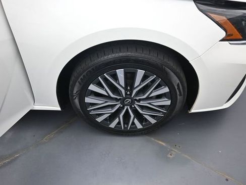 Used 2024 Nissan Altima 2.5 SV AWD/4WD image 31