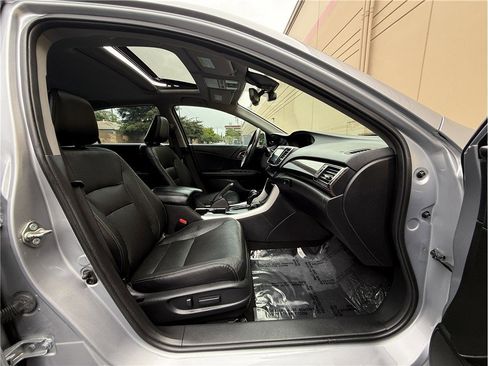 Used 2016 Honda Accord Touring image 13