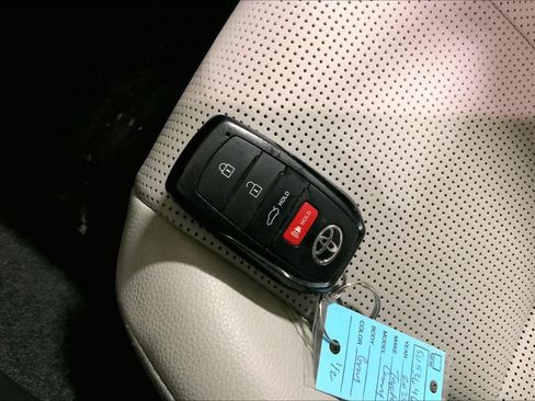Used 2025 Toyota Camry XLE AWD/4WD image 15