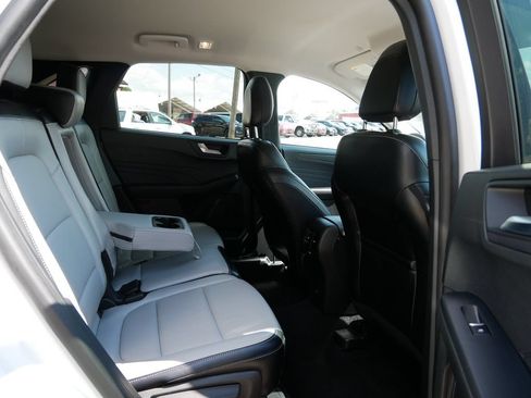 Used 2023 Ford Escape Platinum AWD/4WD image 9