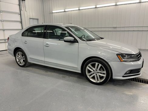Used 2017 Volkswagen Jetta SEL Premium image 14