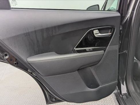 Used 2022 Kia Niro EX FWD image 16