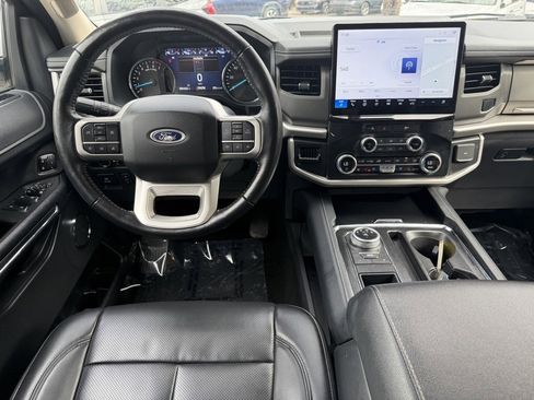 Used 2024 Ford Expedition XLT image 15