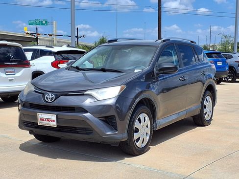 Used 2016 Toyota RAV4 LE AWD/4WD image 4