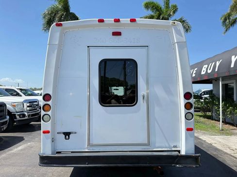 Used 2015 Ford E-350 and Econoline 350 Super Duty image 3