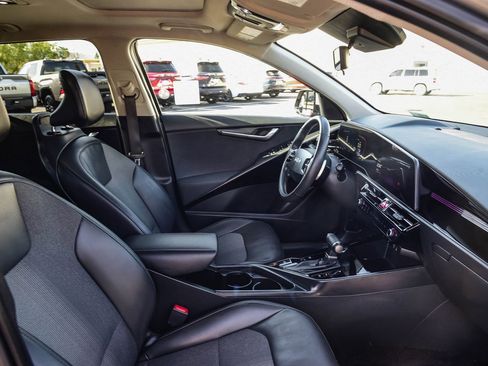 Used 2023 Kia Niro EX Touring image 21
