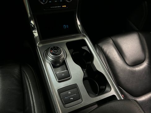 Used 2022 Ford Edge Titanium AWD/4WD image 9