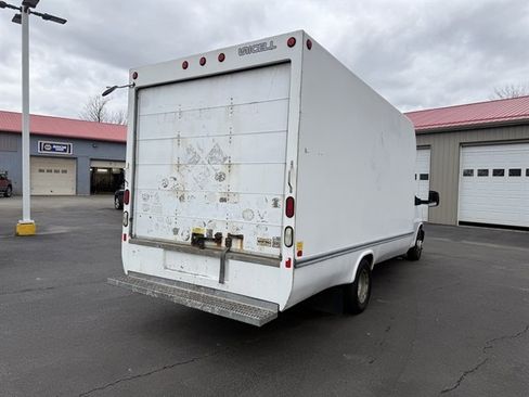 Used 2015 Chevrolet Express 3500 Extended w/ Smoker's Package image 8