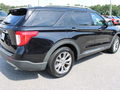 Used 2021 Ford Explorer Limited w/ Equipment Group 301A RWD image 6