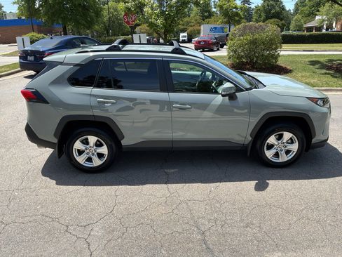 Used 2021 Toyota RAV4 XLE FWD image 11