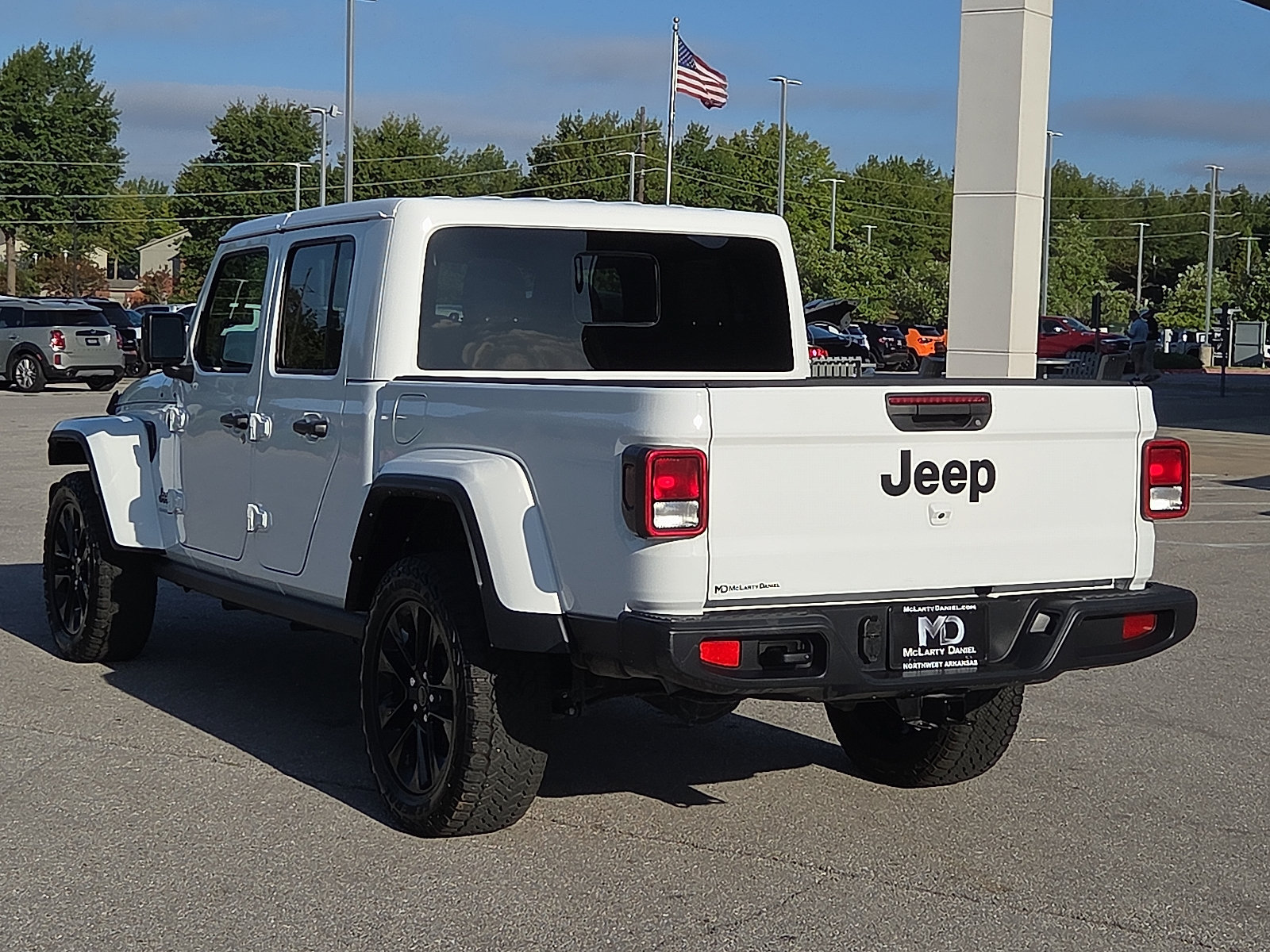 Used 2025 Jeep Gladiator Sport AWD/4WD image 4