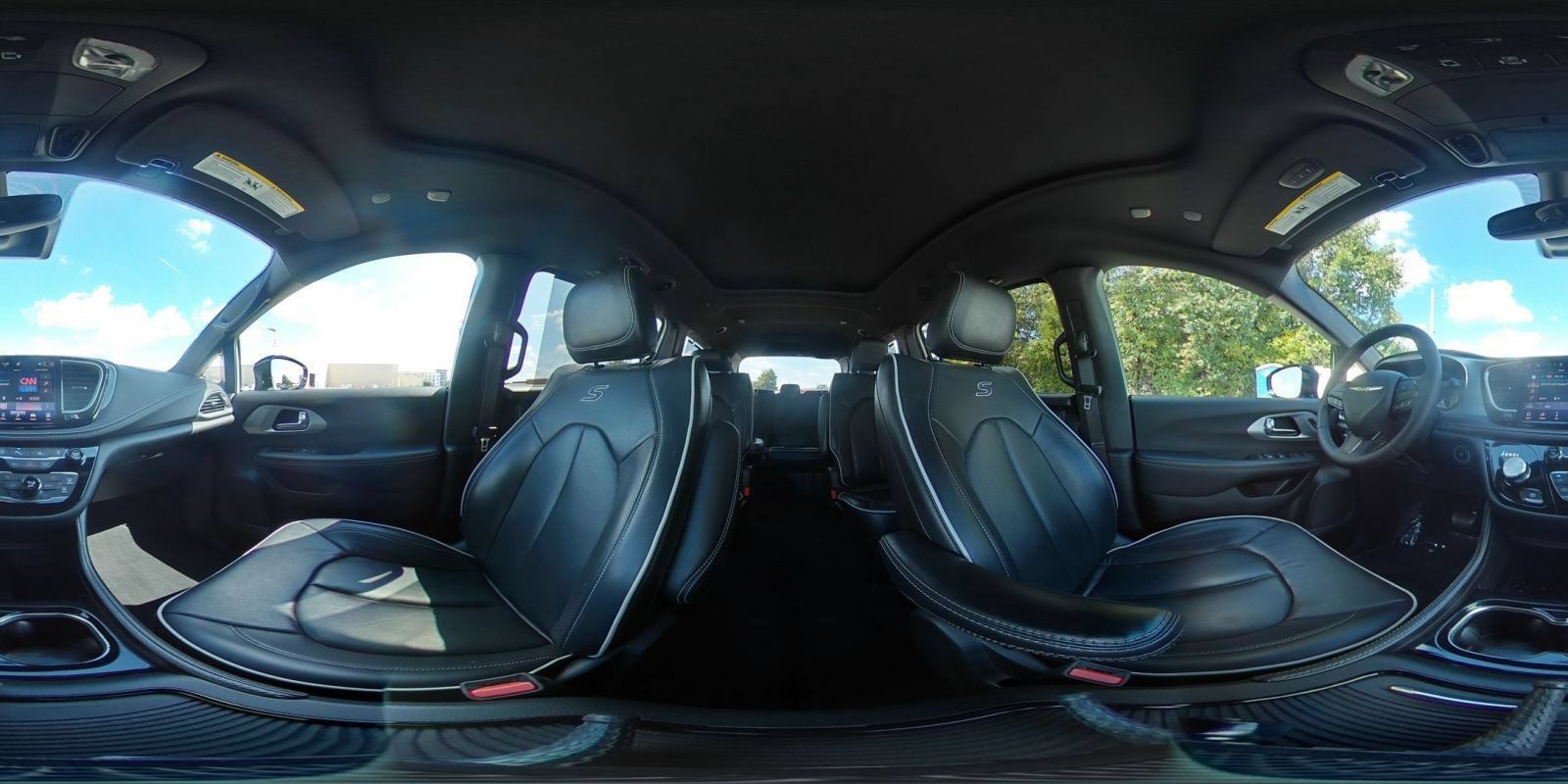 Used 2025 Chrysler Pacifica Limited FWD image 45