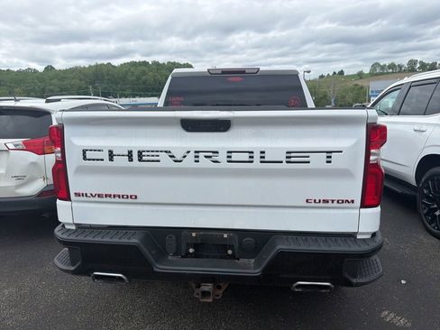 Used 2019 Chevrolet Silverado 1500 Custom Trail Boss w/ Custom Convenience Package AWD/4WD image 7
