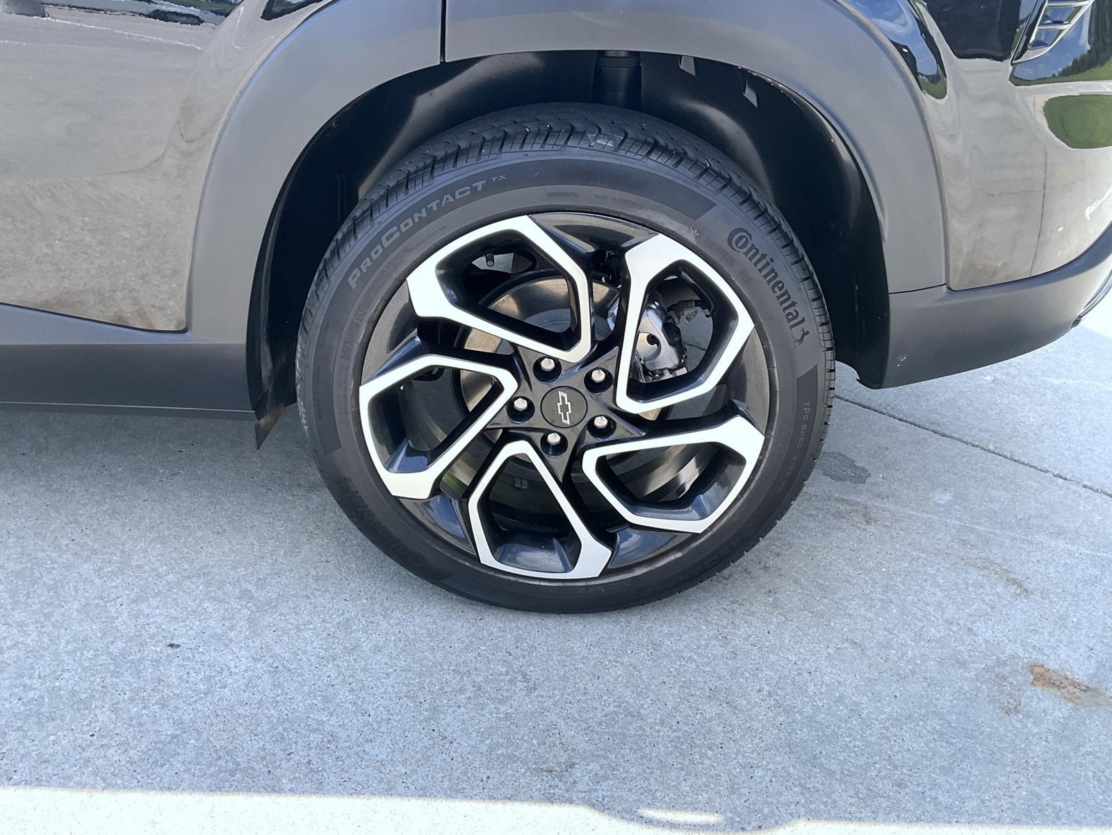 Used 2024 Chevrolet Trax RS w/ Sunroof Package FWD image 22