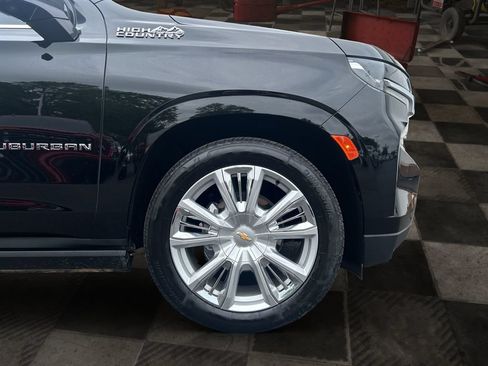 Certified 2024 Chevrolet Suburban High Country AWD/4WD image 11