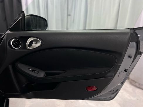 Used 2017 Nissan 370Z Touring image 30