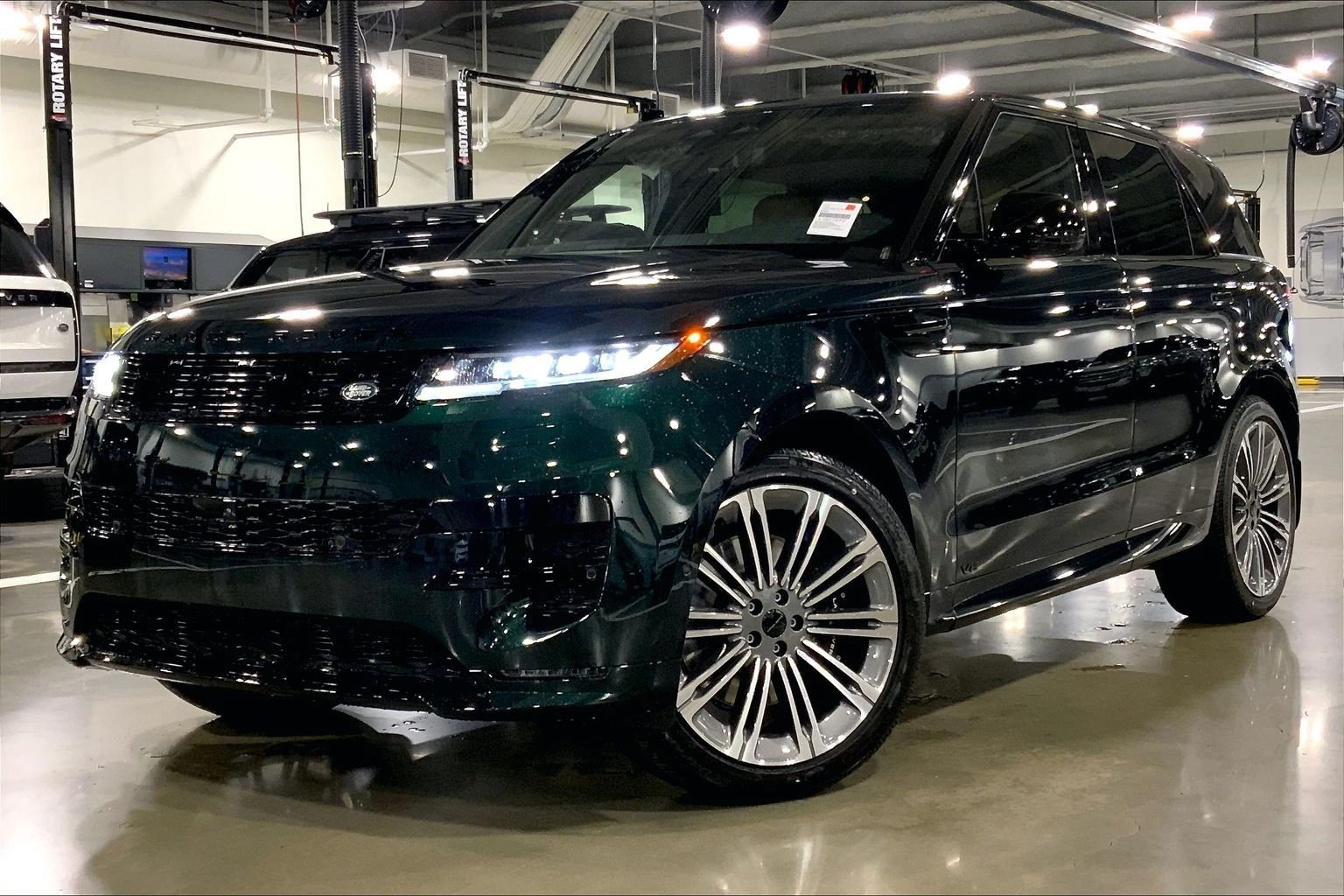New 2027 Land Rover Range Rover Sport Dynamic SE AWD/4WD image 1