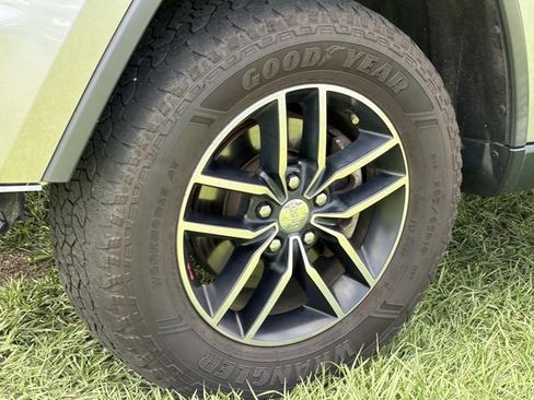 Used 2017 Jeep Grand Cherokee Trailhawk AWD/4WD image 14