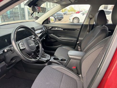 Used 2025 Kia Seltos S image 5