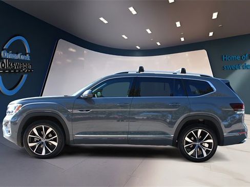 Certified 2025 Volkswagen Atlas SEL Premium R-Line image 8