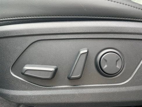 Used 2025 Kia Sorento S image 11