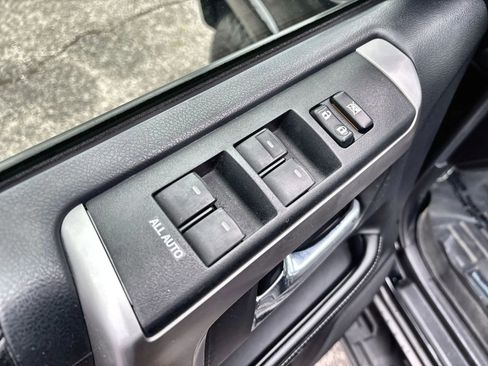 Used 2015 Toyota 4Runner SR5 image 15