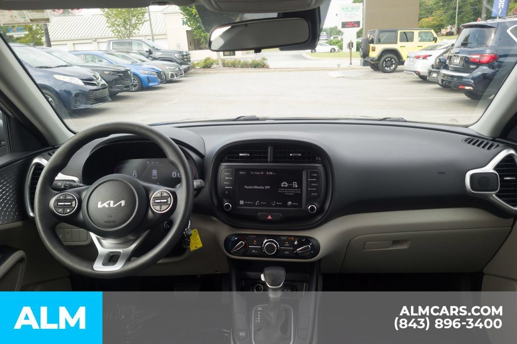 Used 2025 Kia Soul LX w/ LX Technology Package FWD image 20
