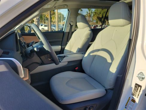 Used 2024 Toyota Grand Highlander Limited image 18